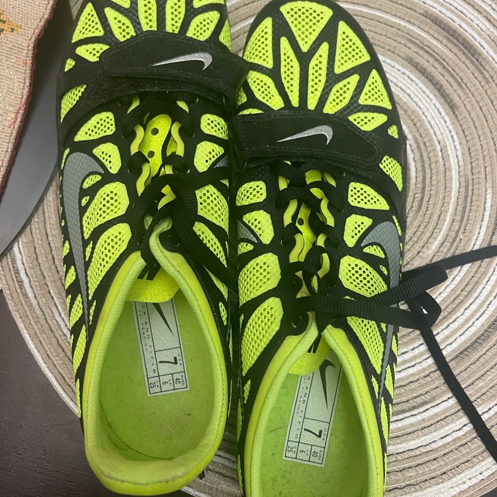 Nike track shoes 7